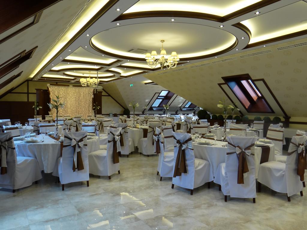 Centrum Hotel Debrecen Bagian luar foto