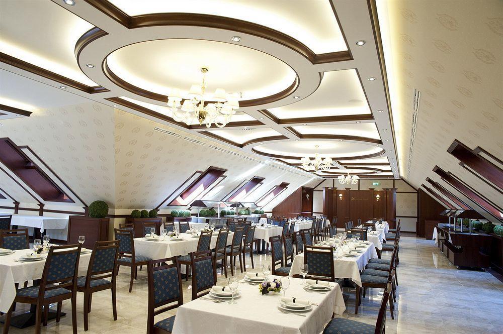 Centrum Hotel Debrecen Bagian luar foto