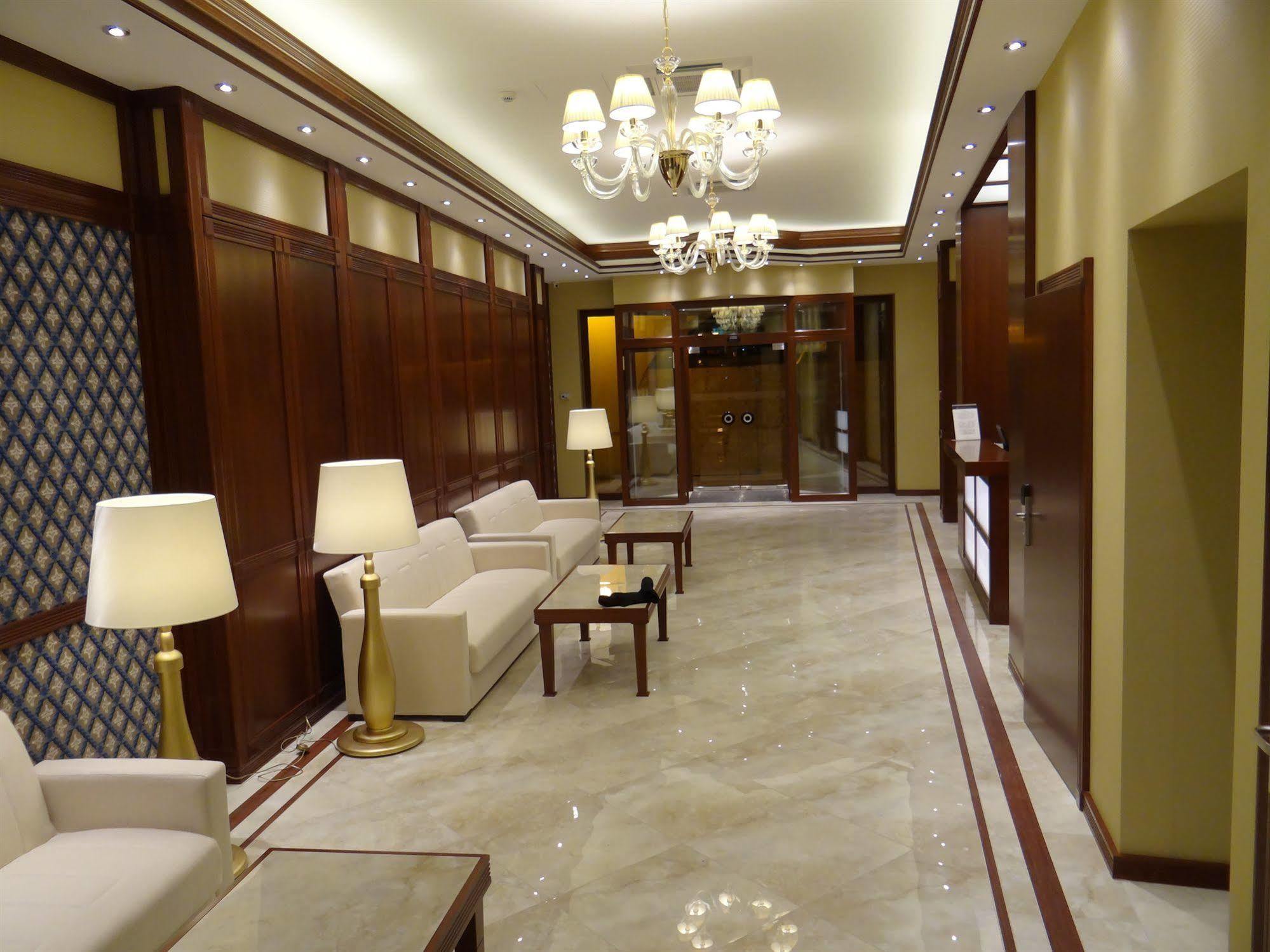 Centrum Hotel Debrecen Bagian luar foto