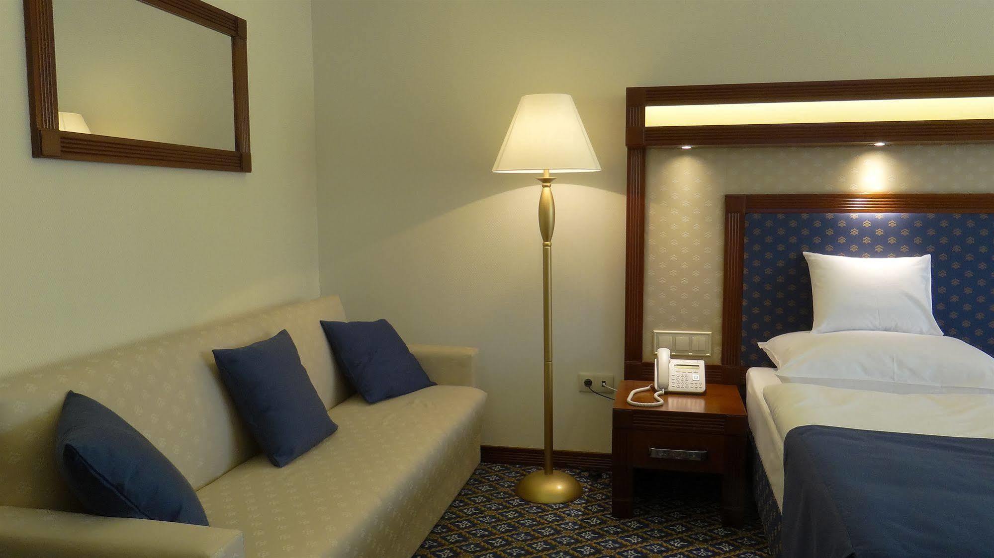 Centrum Hotel Debrecen Bagian luar foto