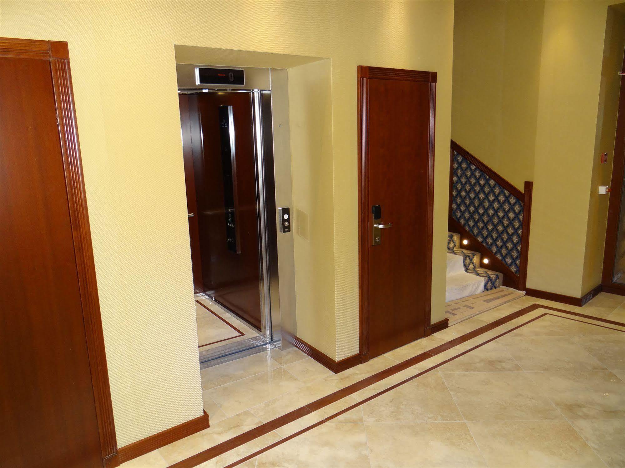 Centrum Hotel Debrecen Bagian luar foto