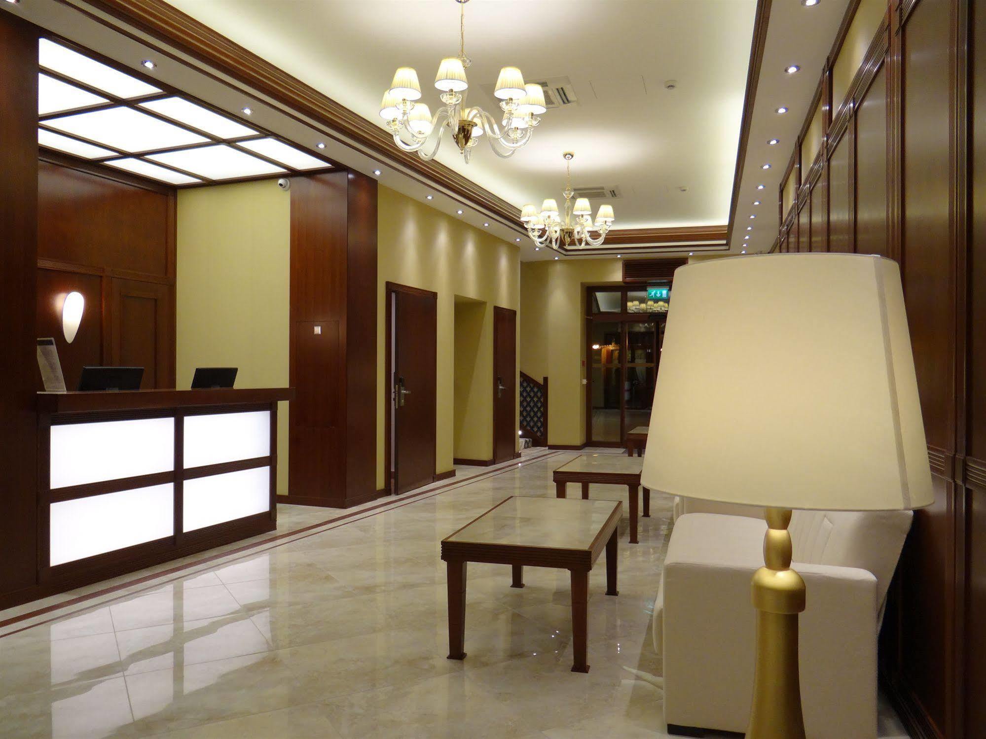 Centrum Hotel Debrecen Bagian luar foto