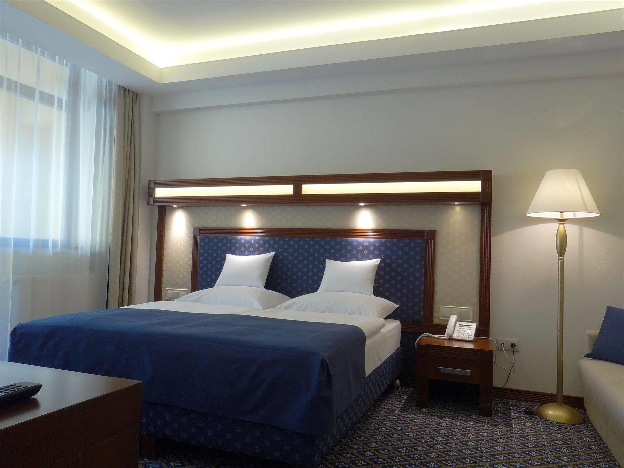 Centrum Hotel Debrecen Bagian luar foto