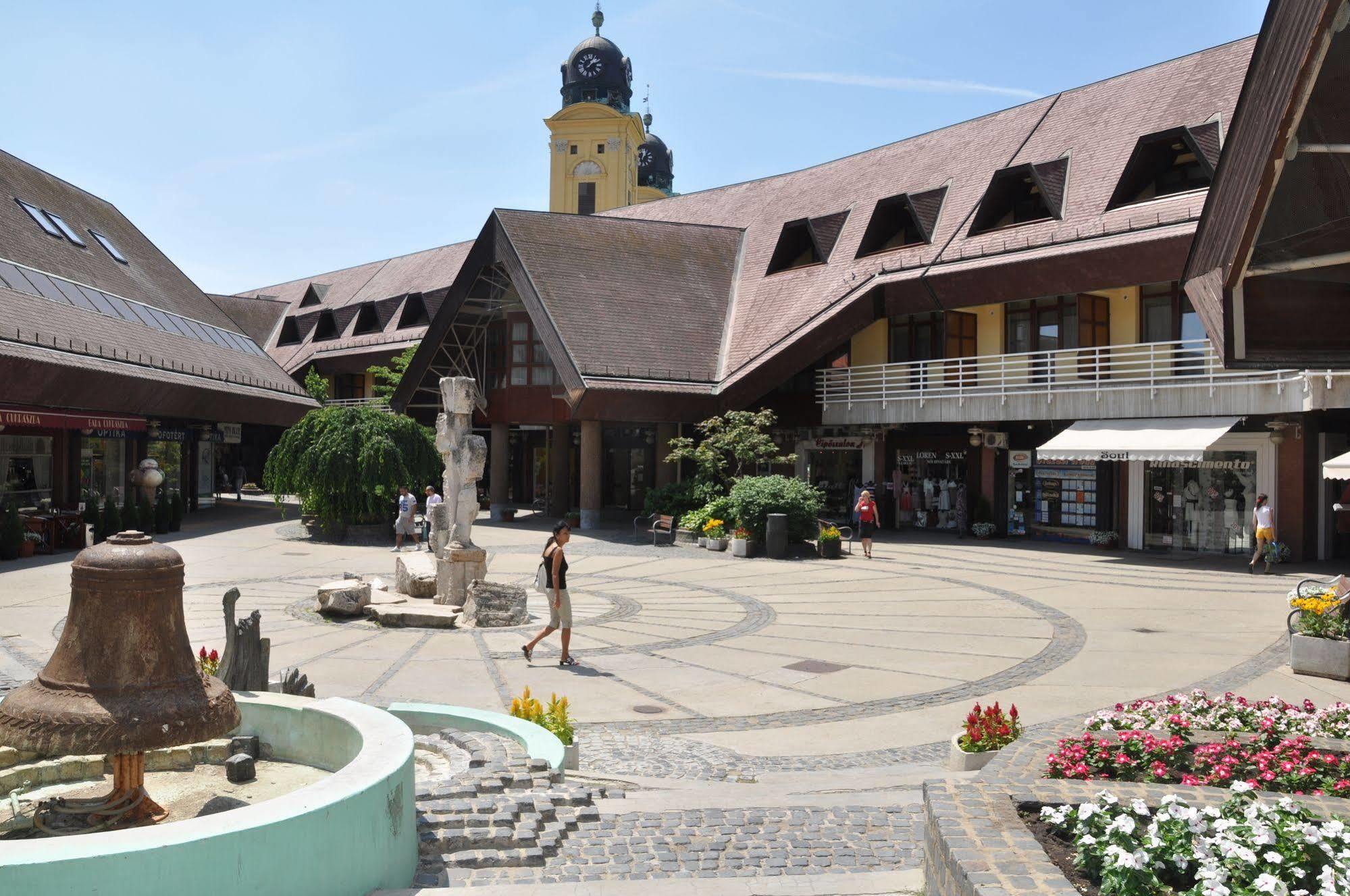 Centrum Hotel Debrecen Bagian luar foto