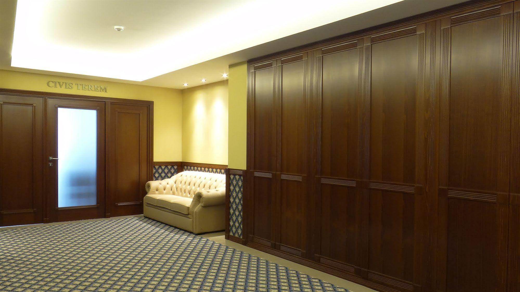 Centrum Hotel Debrecen Bagian luar foto
