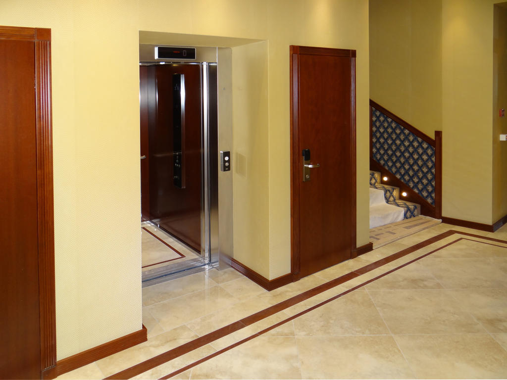 Centrum Hotel Debrecen Bagian luar foto