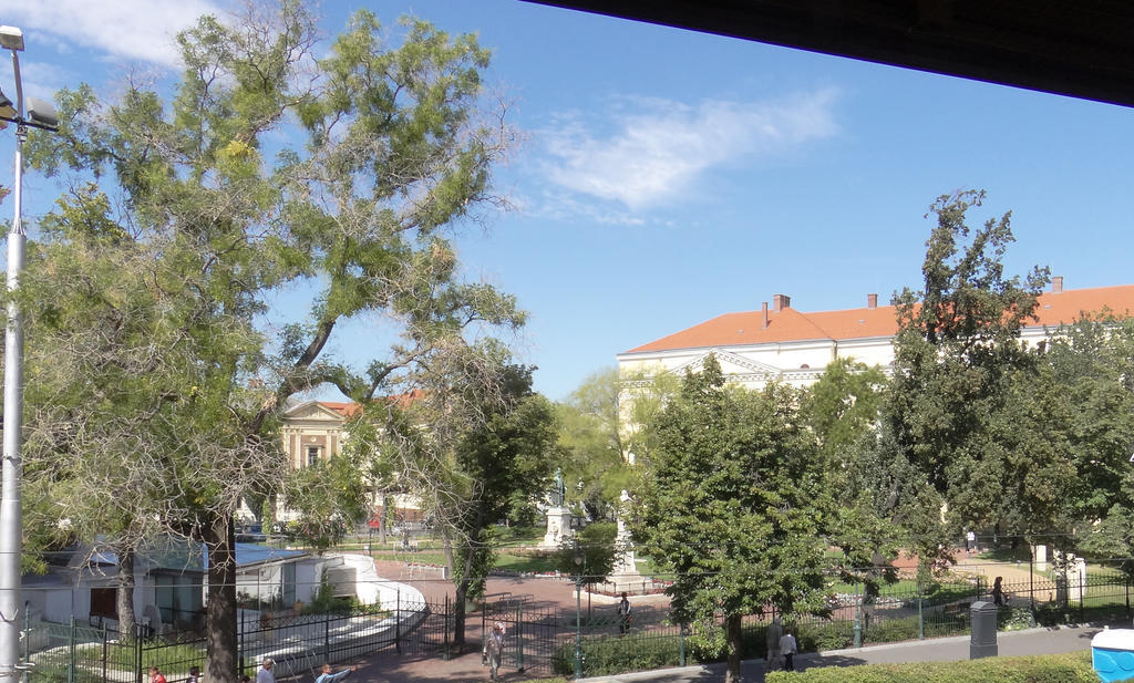 Centrum Hotel Debrecen Bagian luar foto