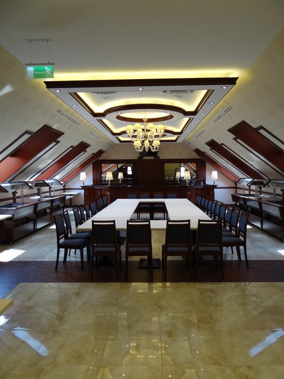 Centrum Hotel Debrecen Bagian luar foto